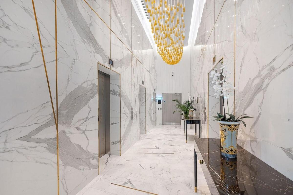 Appartement 2 Bed Versace In Damac Tower *